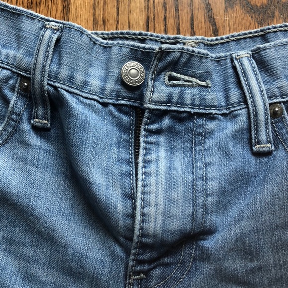 Vintage Levi jean shorts - Picture 2 of 4